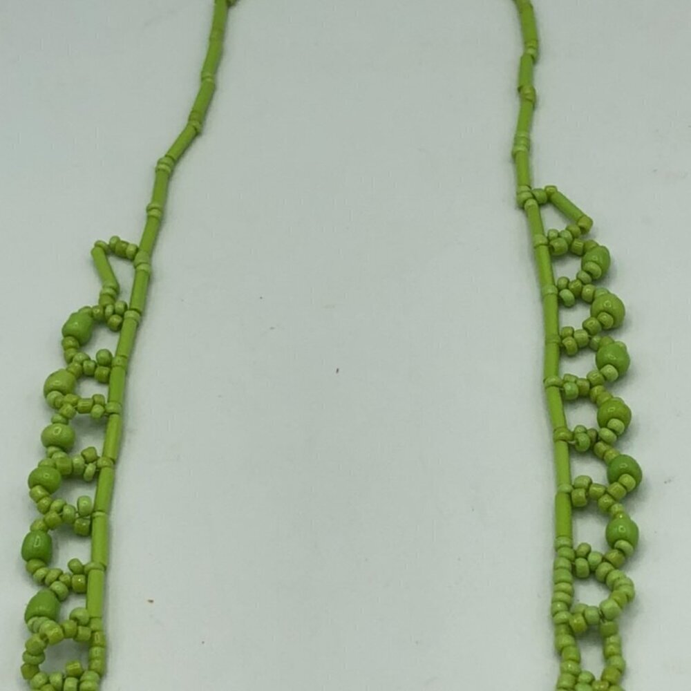Vintage Lime Green Glass Bead Necklace - Picture 5 of 8